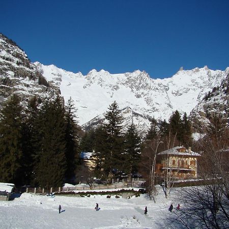 Hotel Lo Scoiattolo Courmayeur Esterno foto