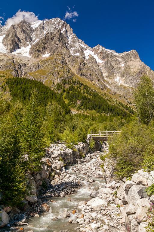 Hotel Lo Scoiattolo Courmayeur Esterno foto