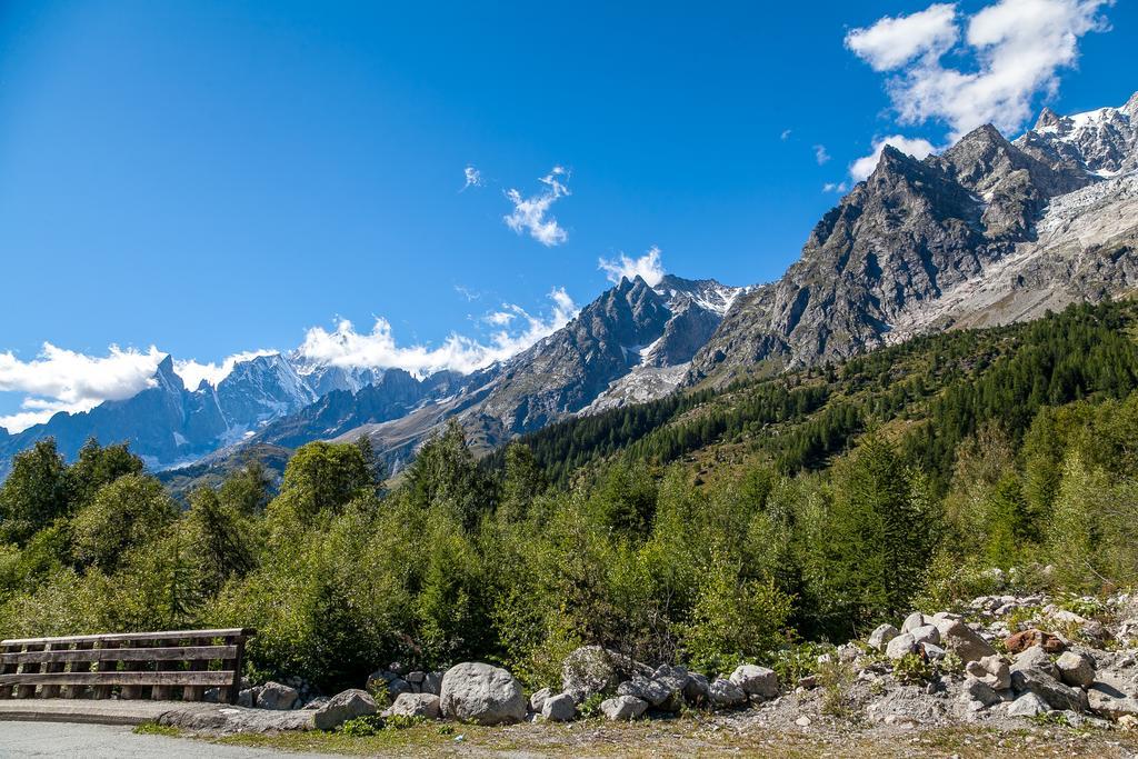 Hotel Lo Scoiattolo Courmayeur Esterno foto
