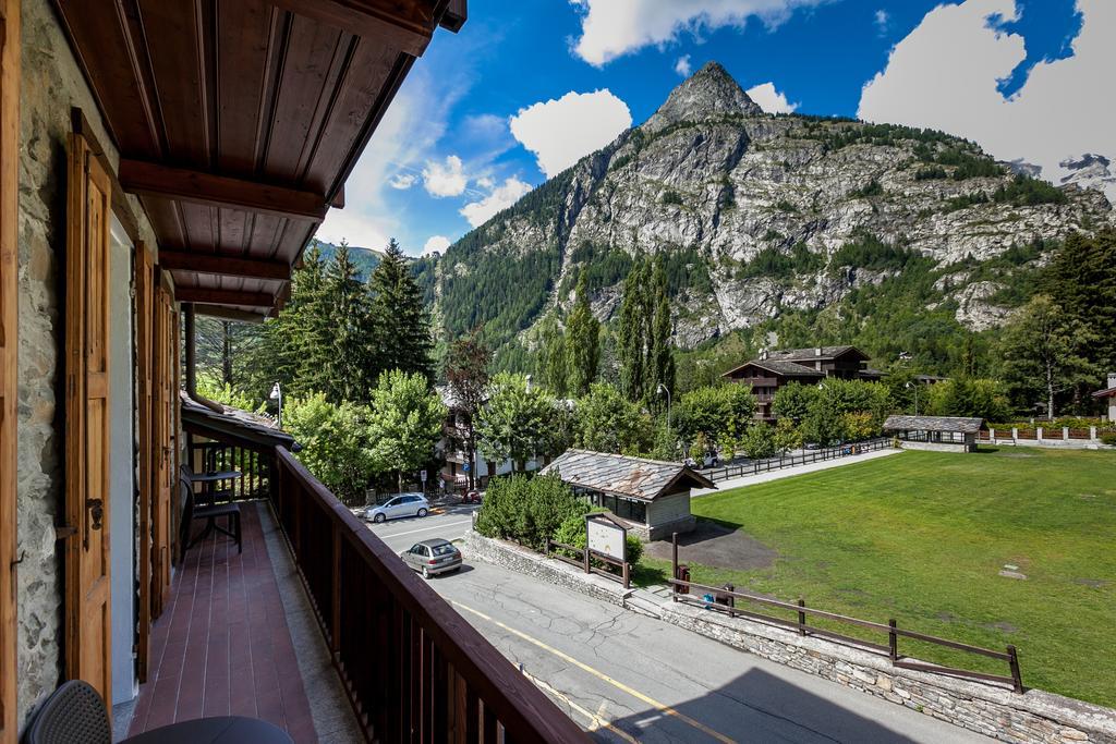 Hotel Lo Scoiattolo Courmayeur Esterno foto