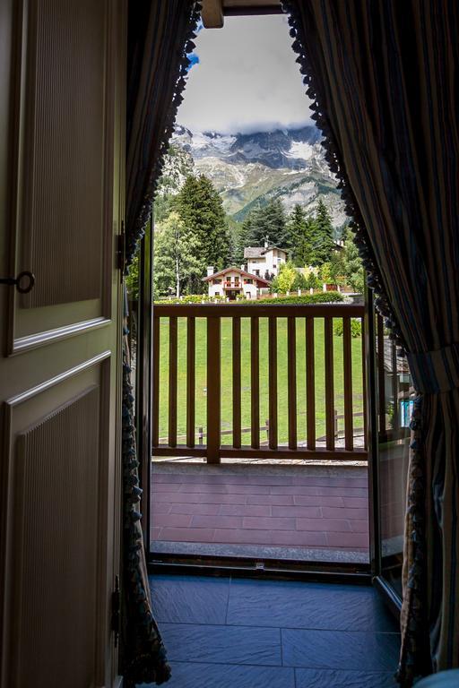 Hotel Lo Scoiattolo Courmayeur Esterno foto