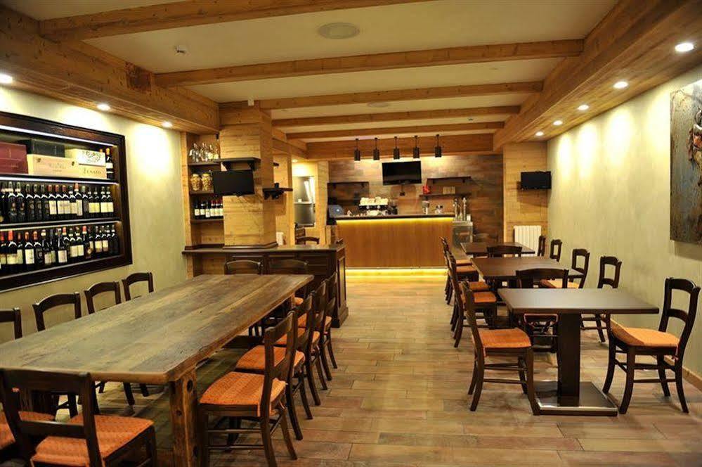 Hotel Lo Scoiattolo Courmayeur Esterno foto