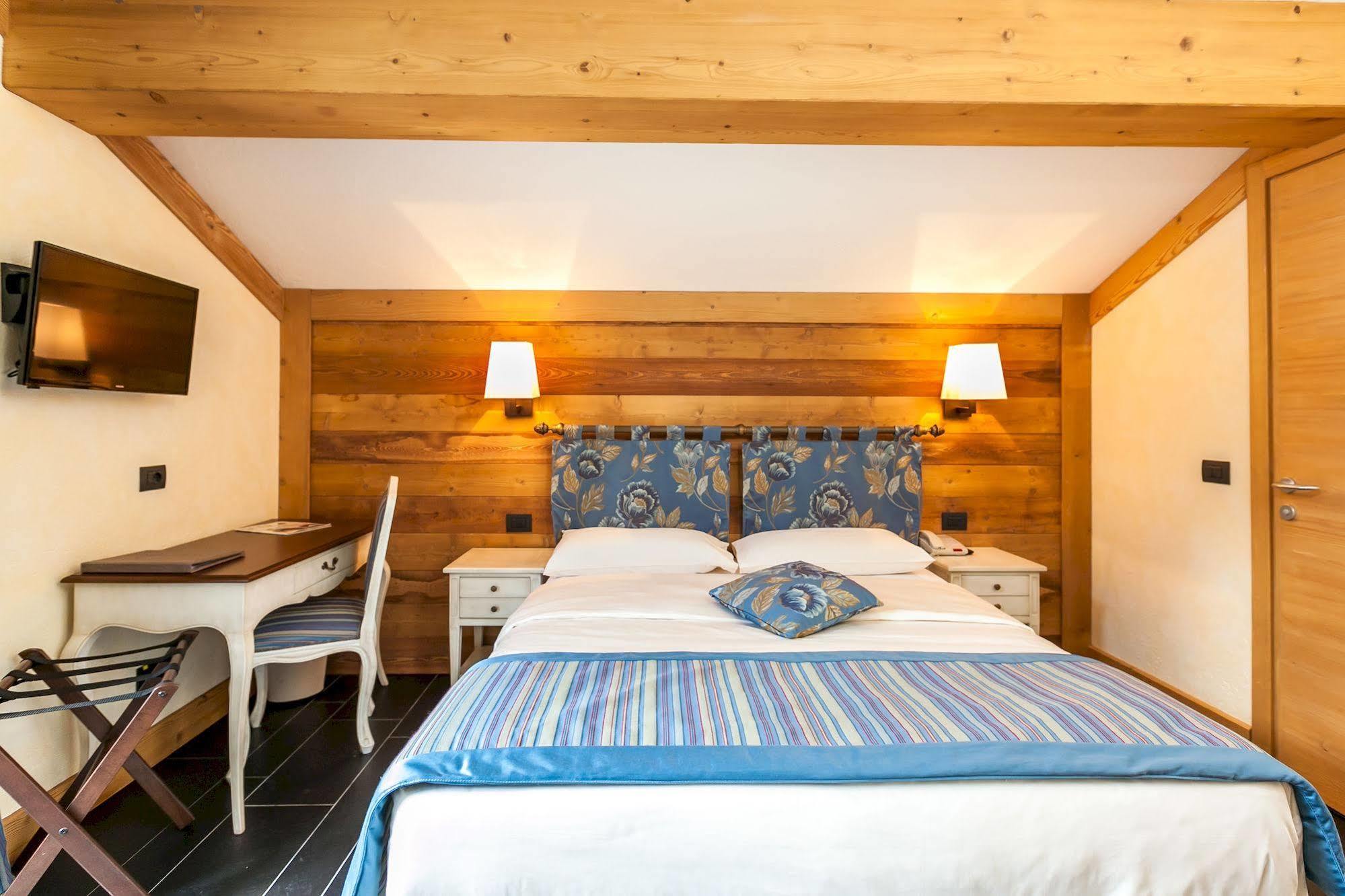 Hotel Lo Scoiattolo Courmayeur Esterno foto