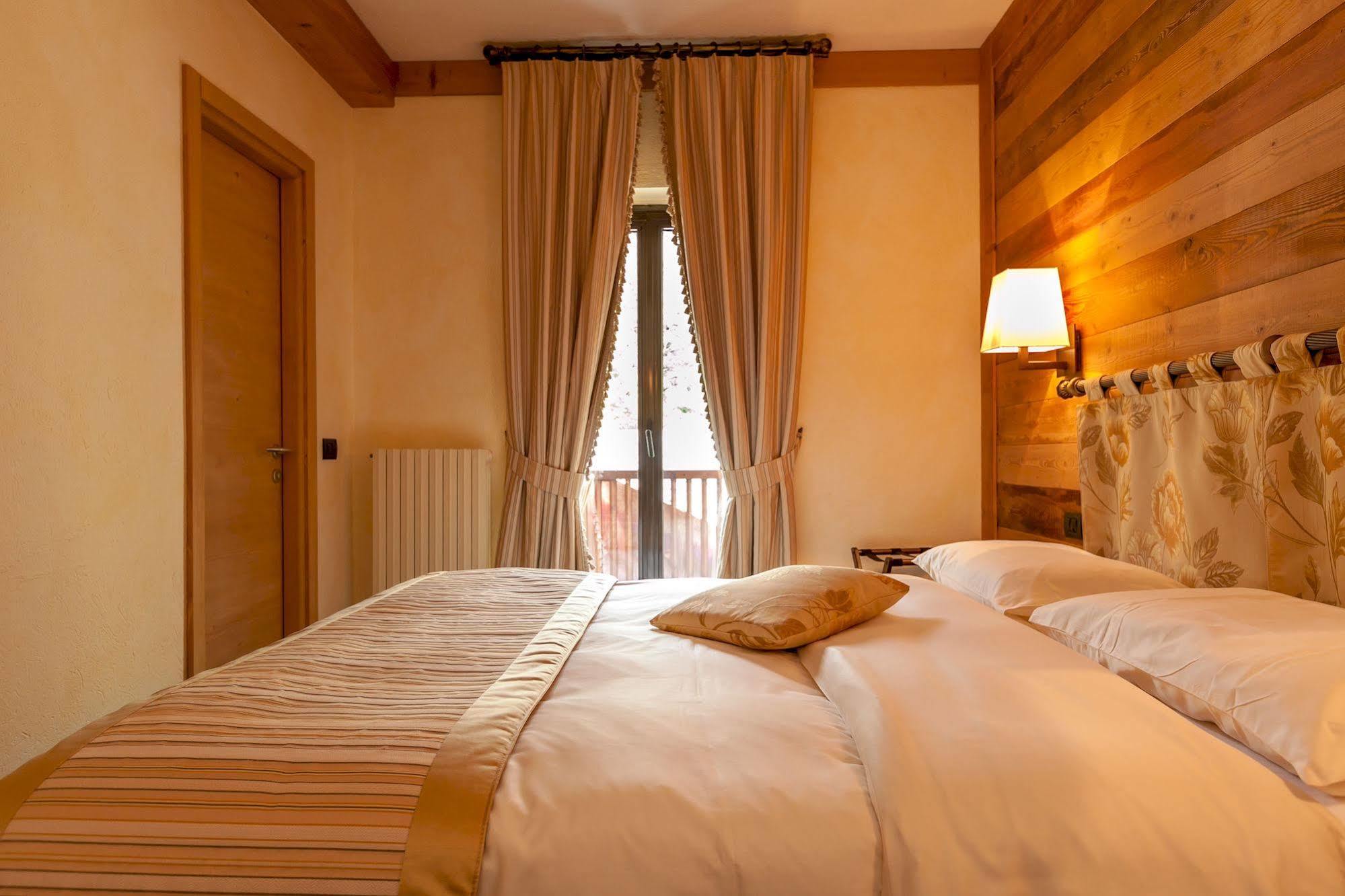 Hotel Lo Scoiattolo Courmayeur Esterno foto