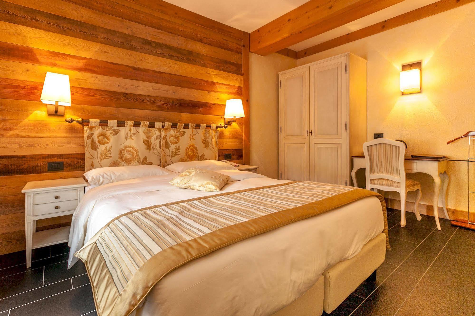 Hotel Lo Scoiattolo Courmayeur Esterno foto