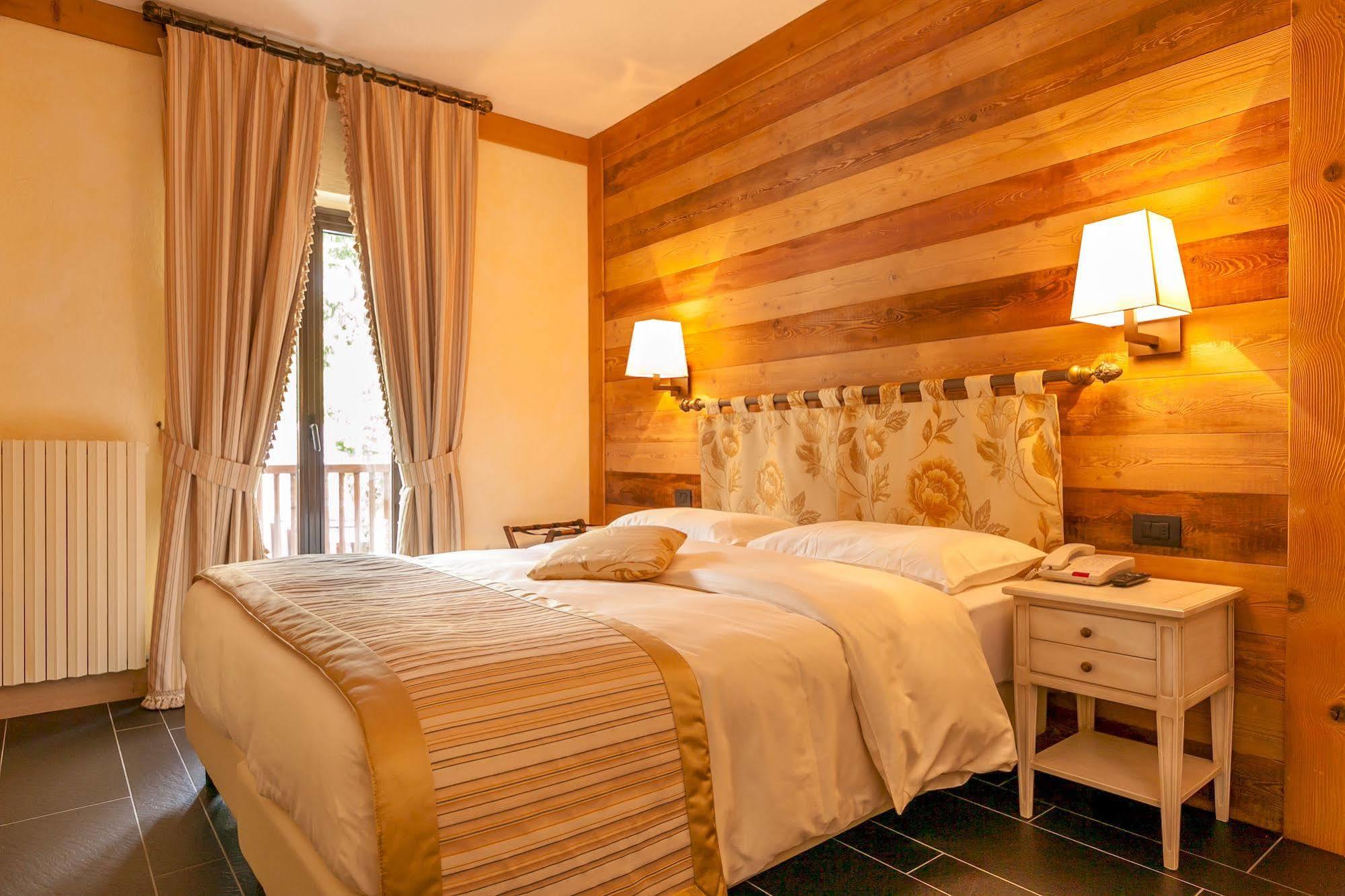 Hotel Lo Scoiattolo Courmayeur Esterno foto