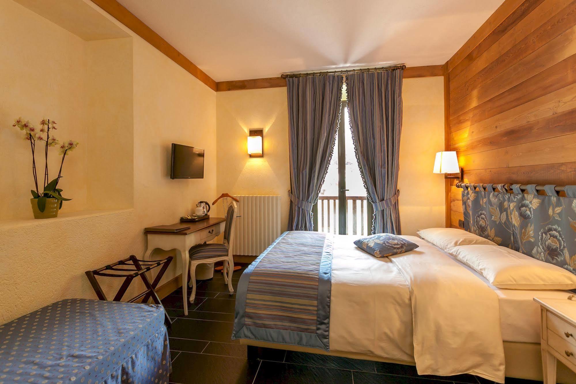 Hotel Lo Scoiattolo Courmayeur Esterno foto