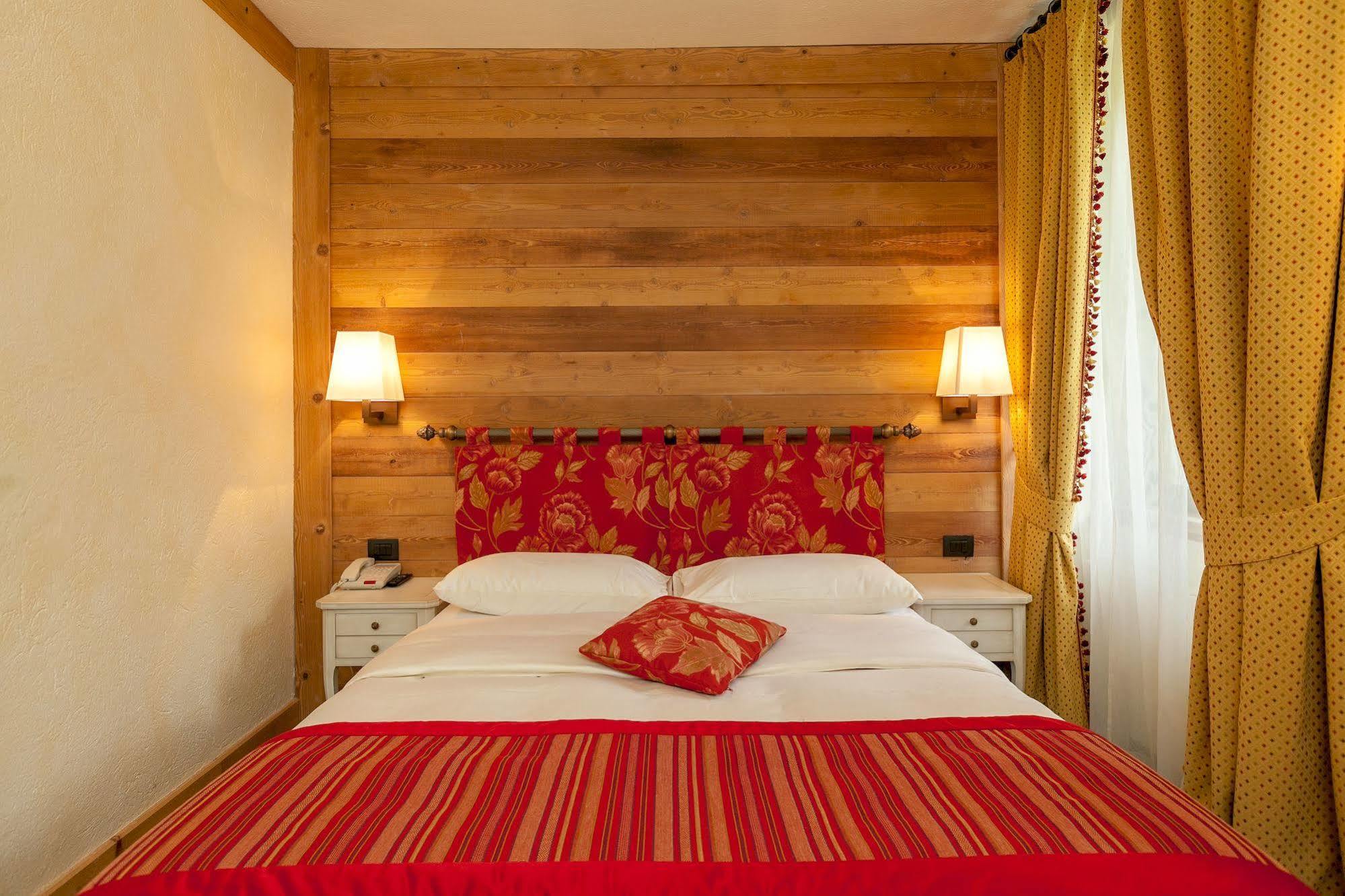 Hotel Lo Scoiattolo Courmayeur Esterno foto