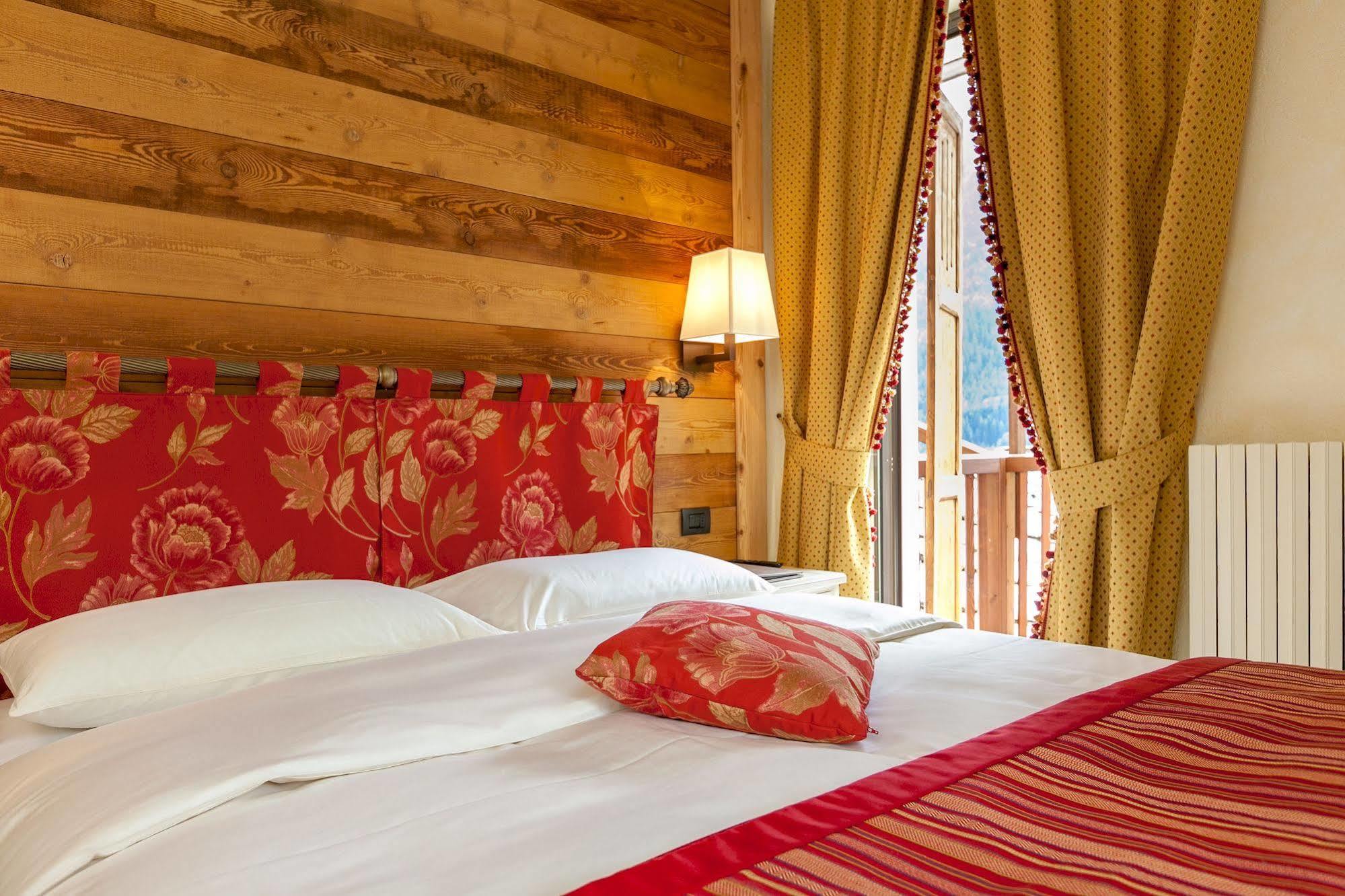 Hotel Lo Scoiattolo Courmayeur Esterno foto