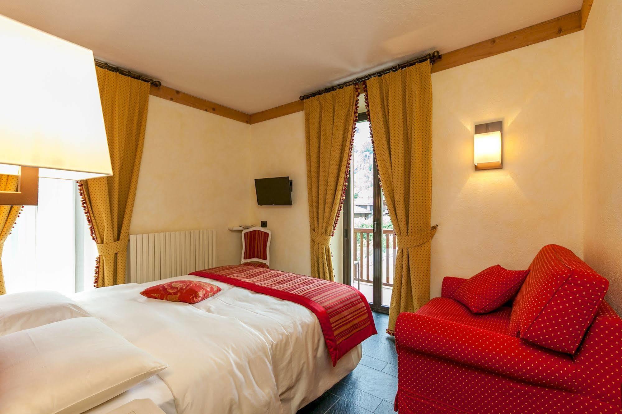 Hotel Lo Scoiattolo Courmayeur Esterno foto