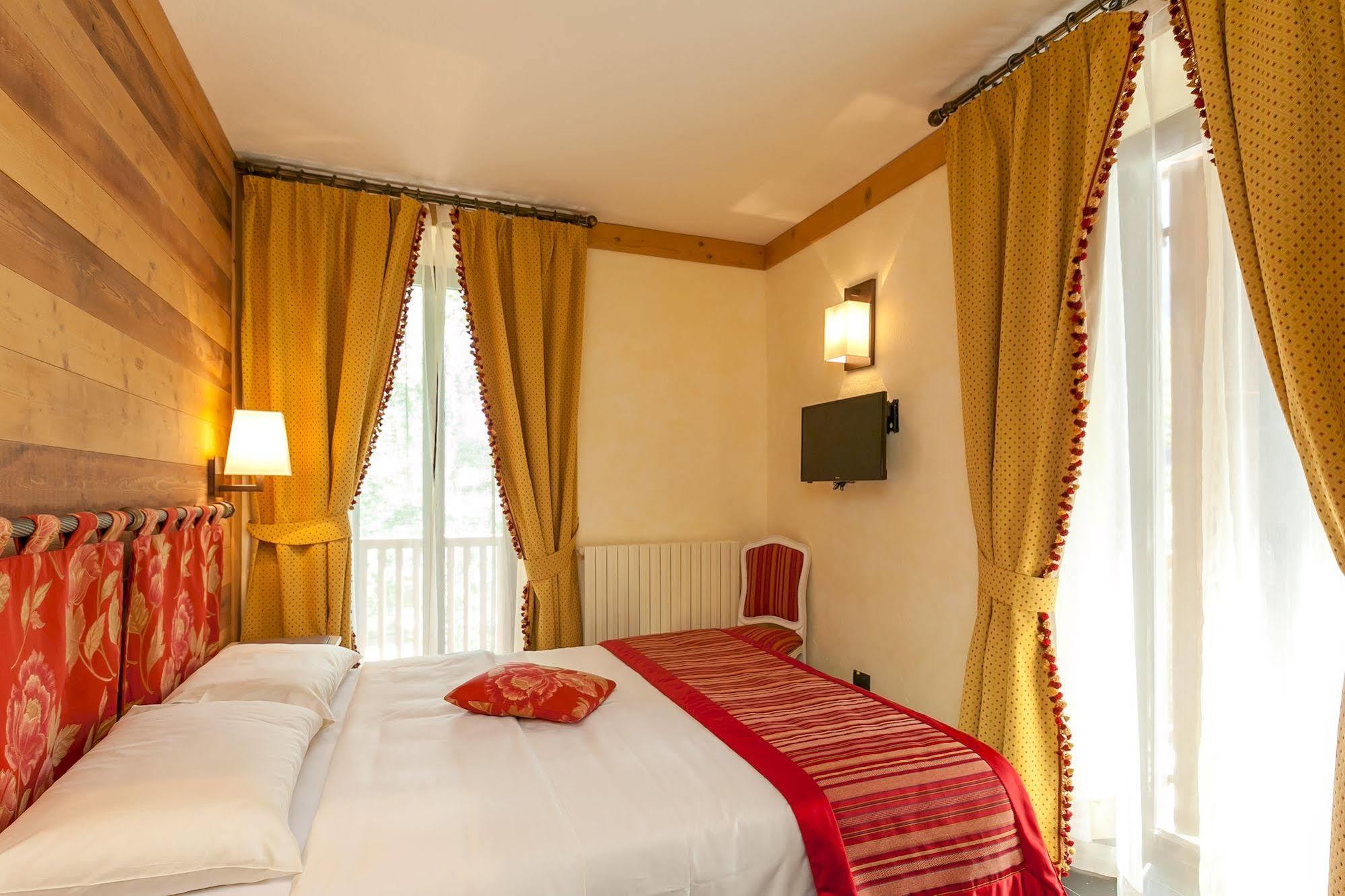 Hotel Lo Scoiattolo Courmayeur Esterno foto