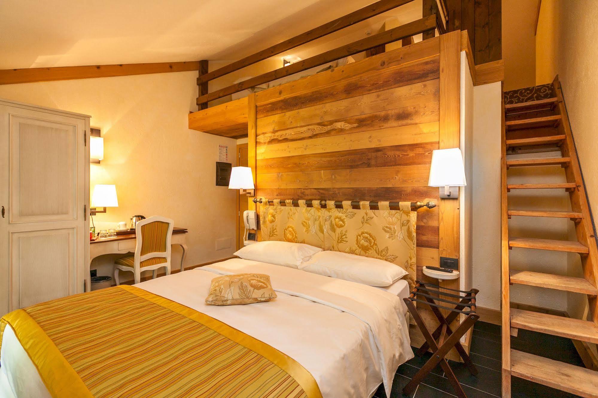 Hotel Lo Scoiattolo Courmayeur Esterno foto