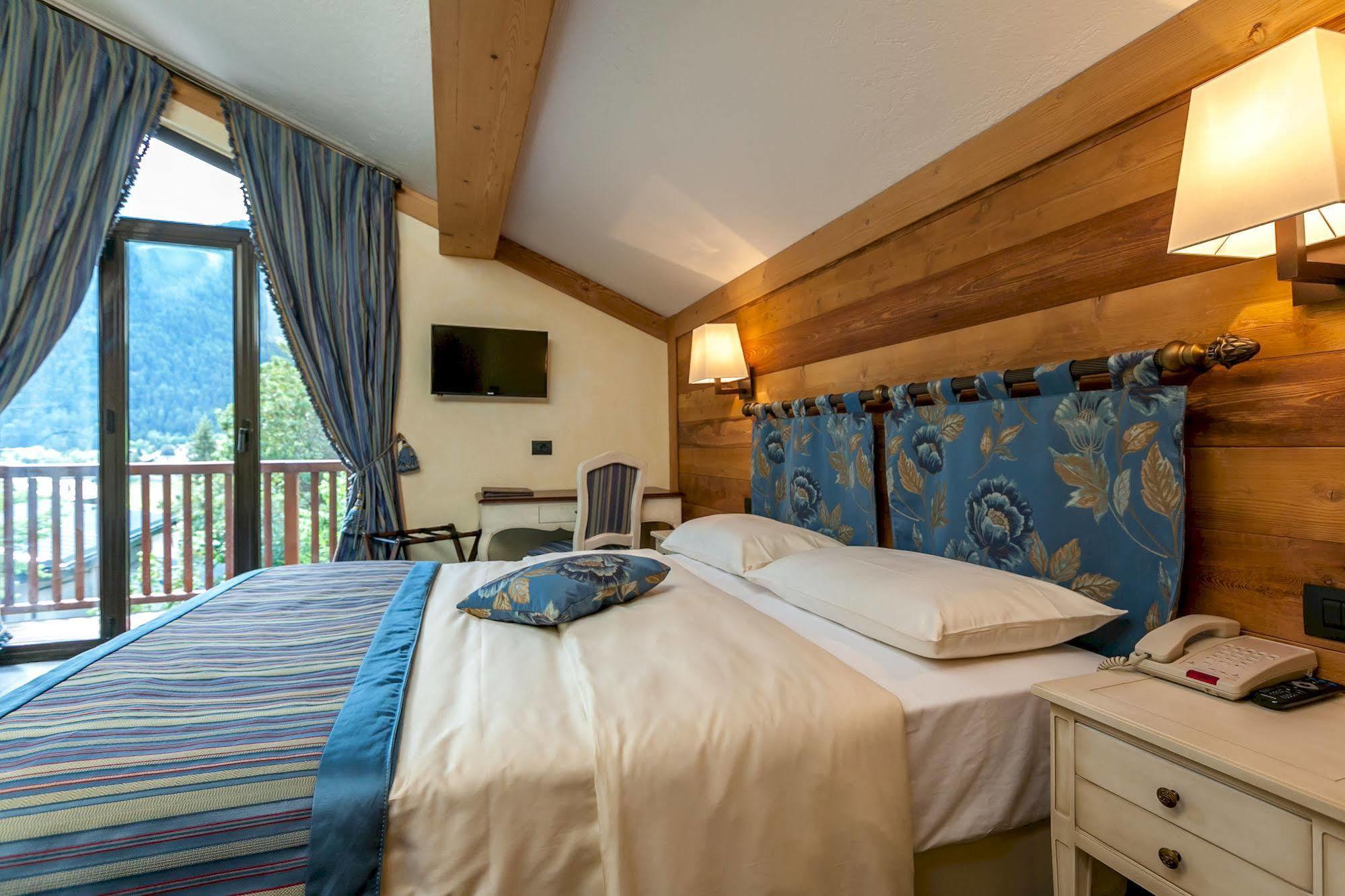 Hotel Lo Scoiattolo Courmayeur Esterno foto