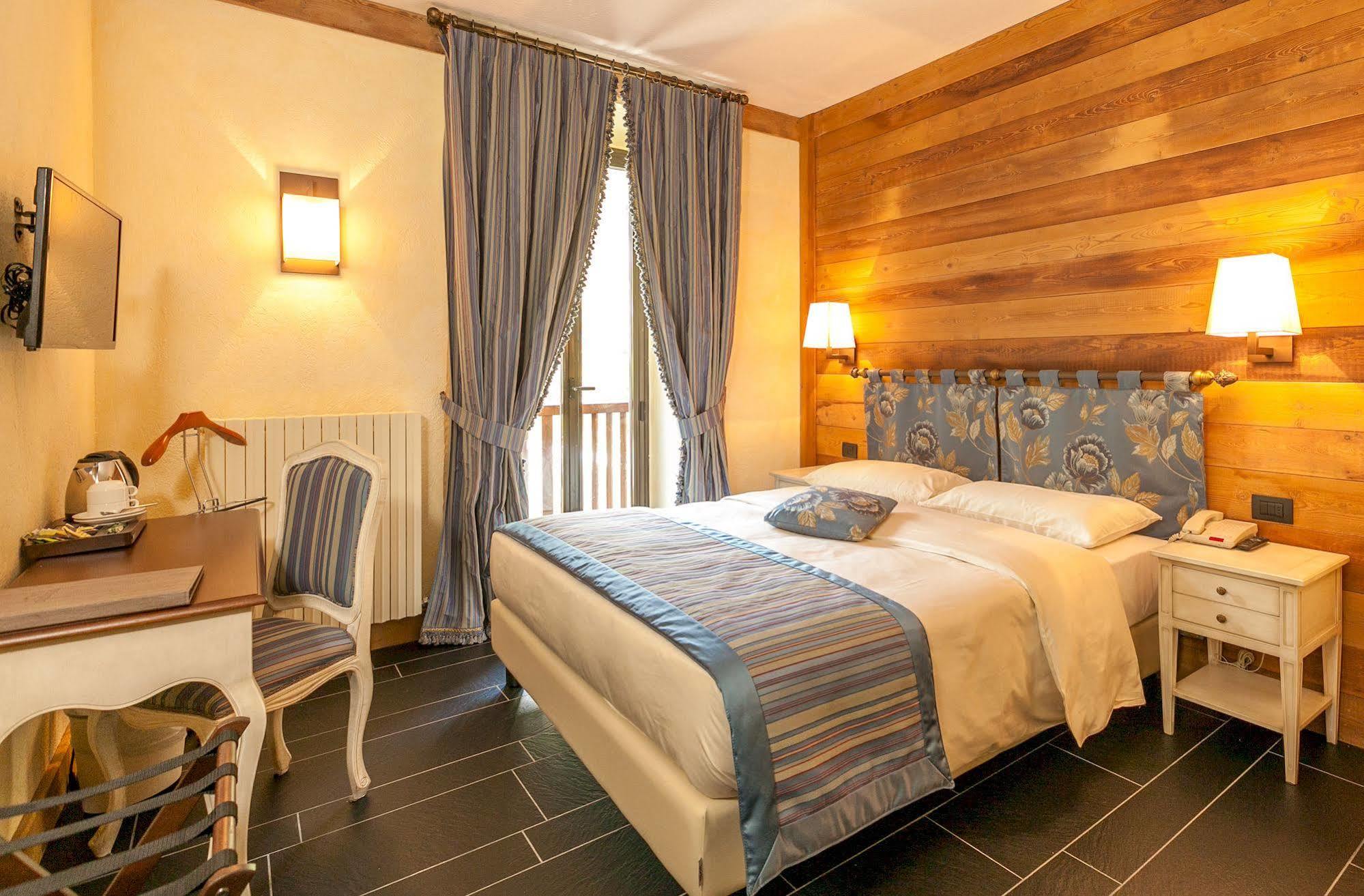 Hotel Lo Scoiattolo Courmayeur Esterno foto
