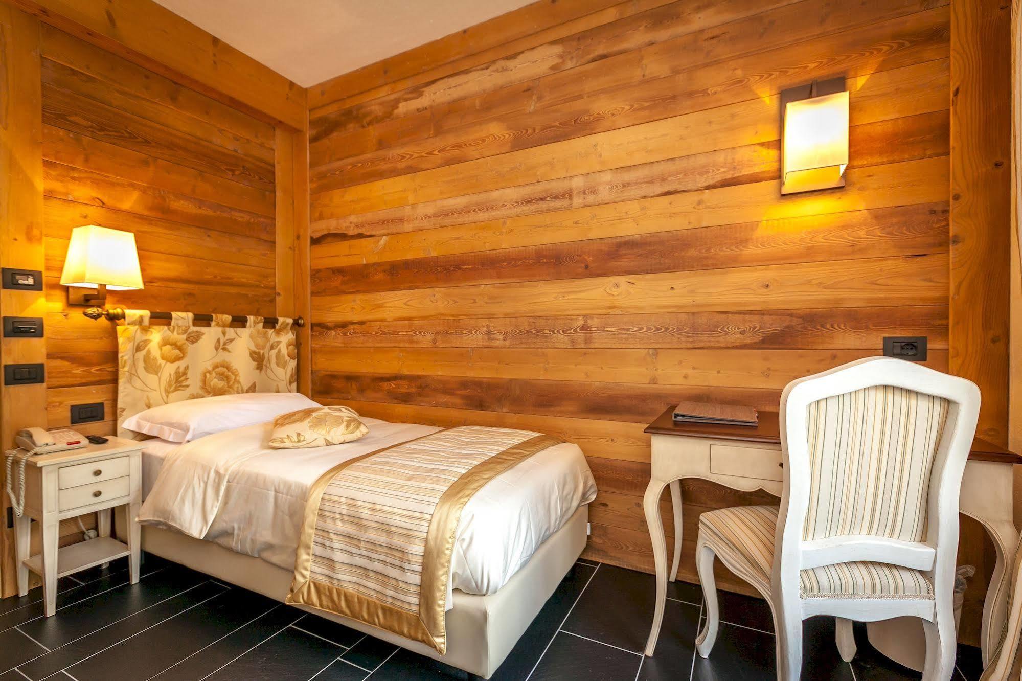Hotel Lo Scoiattolo Courmayeur Esterno foto