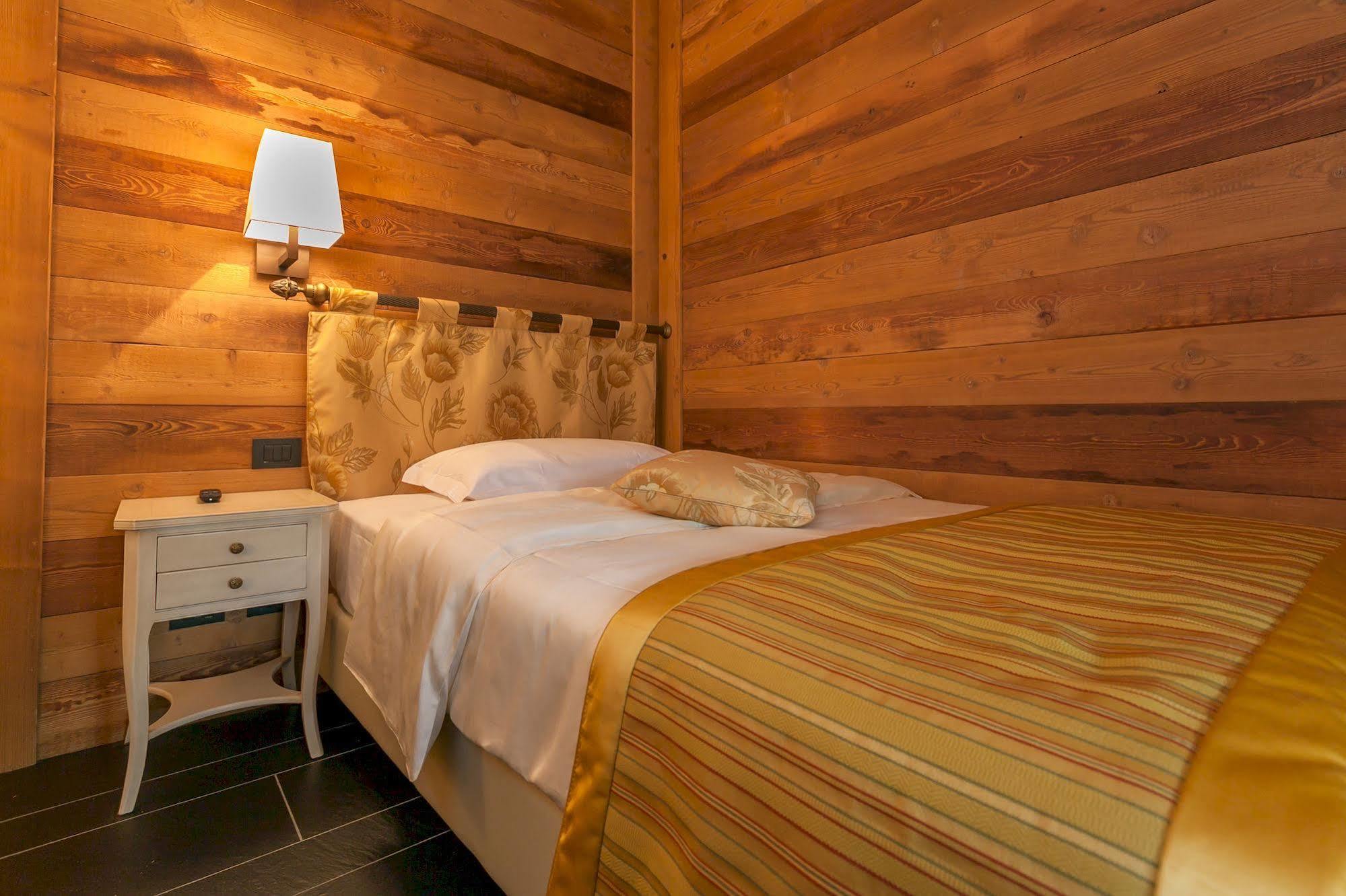 Hotel Lo Scoiattolo Courmayeur Esterno foto